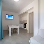 Ξενοδοχείο με διαμερίσματα Angolo Mare & 4*